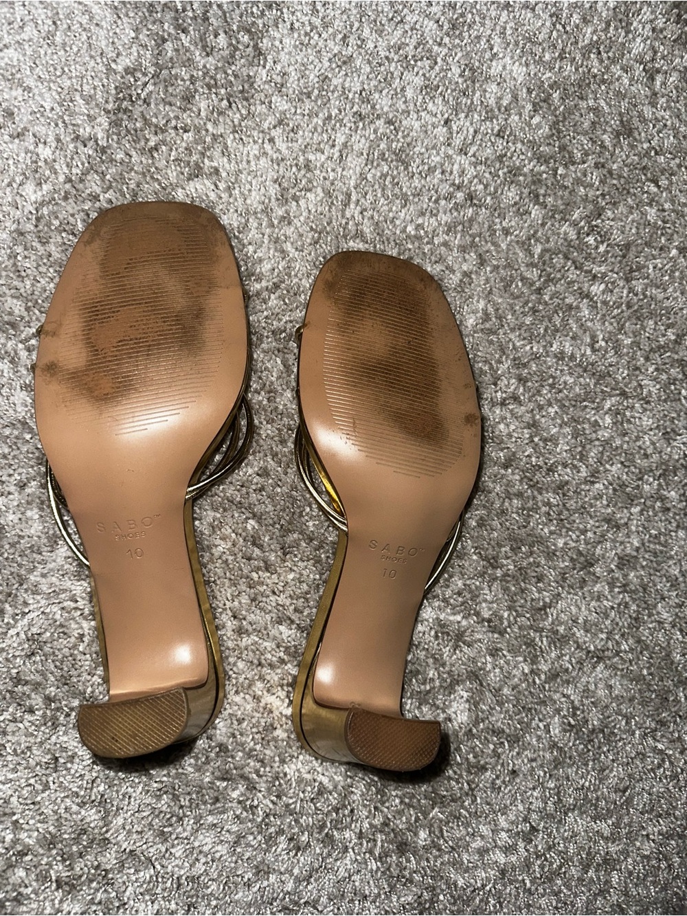 Sabo Skirt gold heels - Picture 3 of 3
